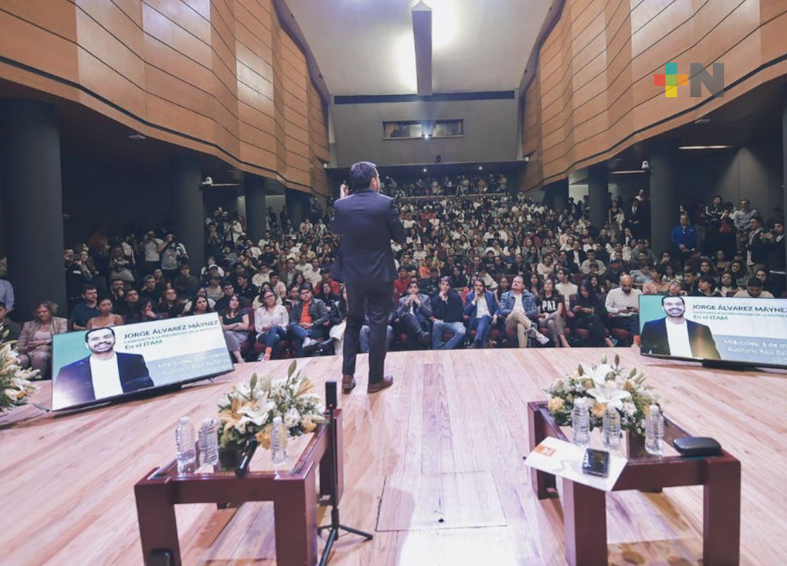 Jorge Álvarez dialoga con estudiantes del Instituto Tecnológico Autónomo de México